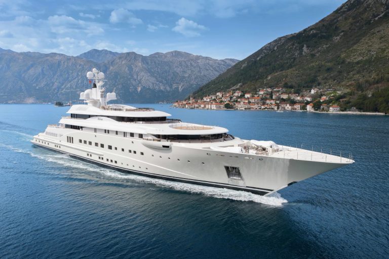 Lürssen Yacht